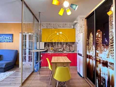 квартира за адресою Літературна вул., 8