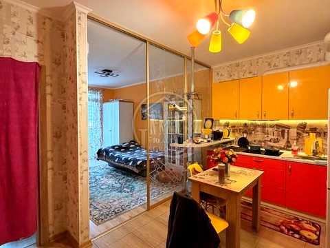квартира за адресою Літературна вул., 8