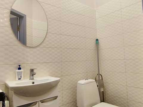 комерційна за адресою Сімферопольська вул., 2-М
