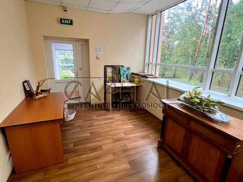 комерційна за адресою Соснова вул., 2