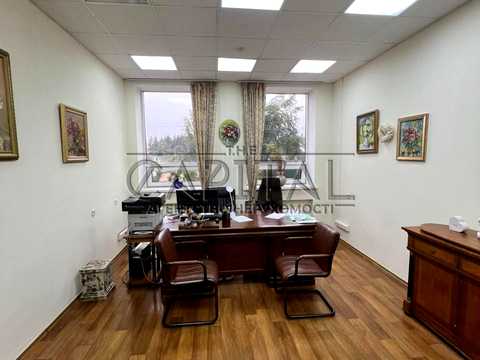 комерційна за адресою Соснова вул., 6