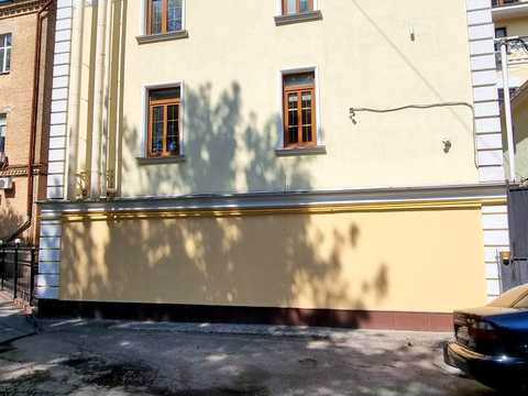 комерційна за адресою Володимирська вул., 64
