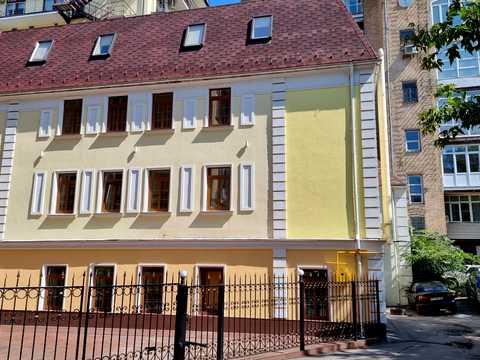 комерційна за адресою Володимирська вул., 64