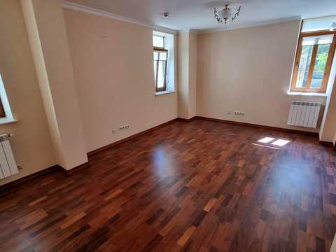 комерційна за адресою Володимирська вул., 64
