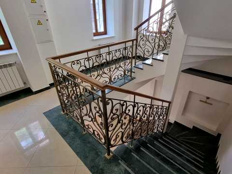 комерційна за адресою Володимирська вул., 64