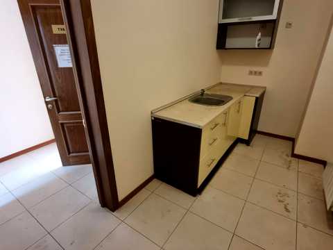 комерційна за адресою Володимирська вул., 64