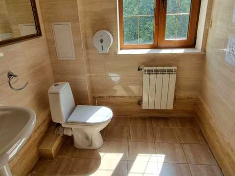 комерційна за адресою Володимирська вул., 64