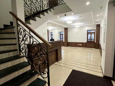 комерційна за адресою Володимирська вул., 64