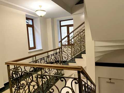 комерційна за адресою Володимирська вул., 64