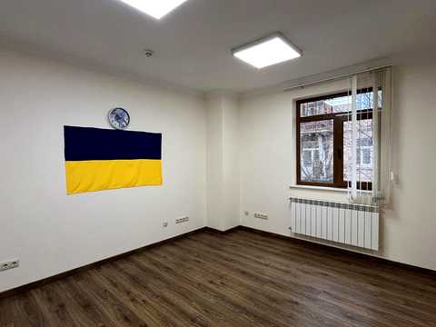 комерційна за адресою Володимирська вул., 64
