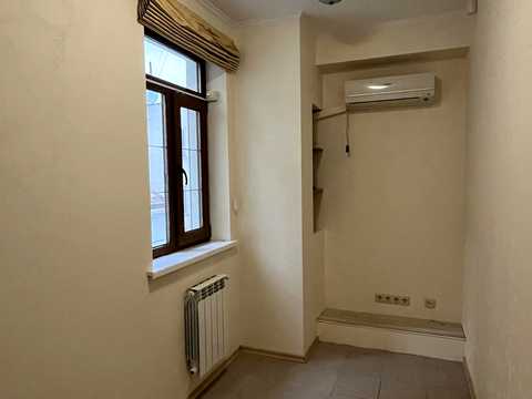комерційна за адресою Володимирська вул., 64