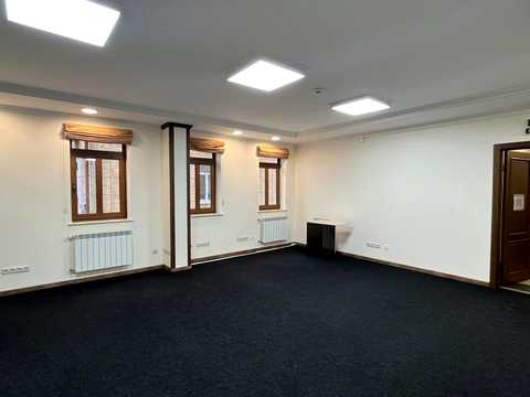 комерційна за адресою Володимирська вул., 64
