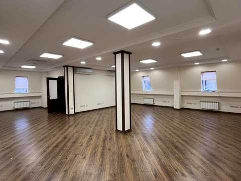 комерційна за адресою Володимирська вул., 64