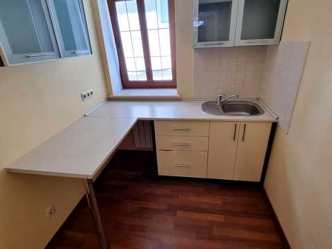 комерційна за адресою Володимирська вул., 64