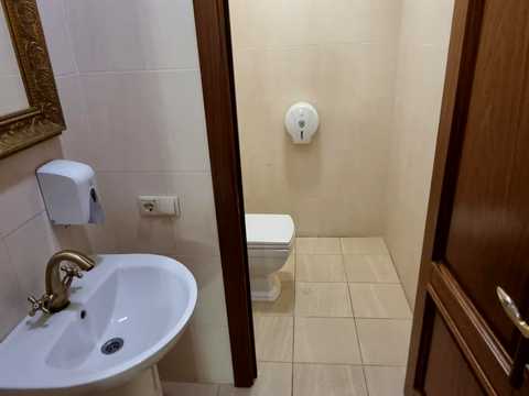 комерційна за адресою Володимирська вул., 64