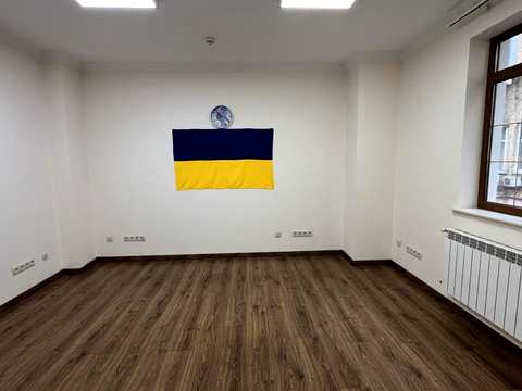 комерційна за адресою Володимирська вул., 64
