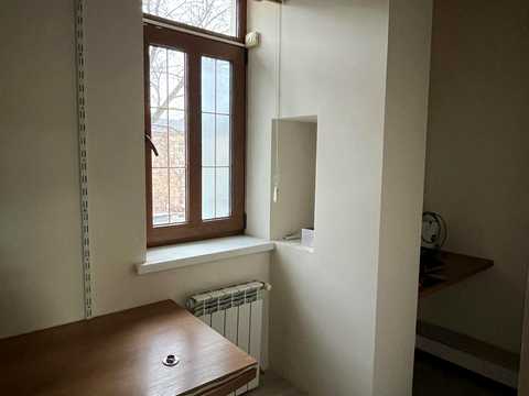 комерційна за адресою Володимирська вул., 64
