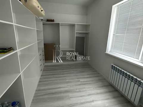 будинок за адресою с. Гатне, Грушевського вул., 4