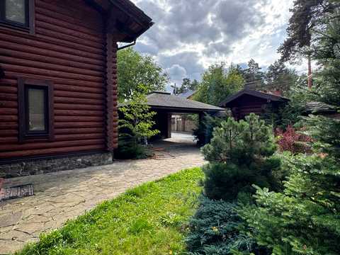 дом по адресу пгт. Брюховичи, Незалежності України ул., 37