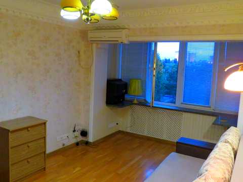 квартира за адресою Академіка Булаховського вул., 30