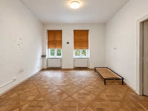 коммерческая по адресу Маланюка пл., 2