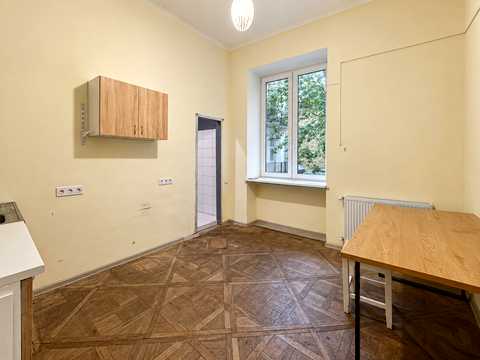 коммерческая по адресу Маланюка пл., 2