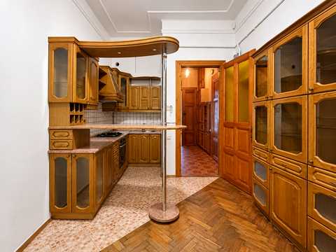 коммерческая по адресу Маланюка пл., 2