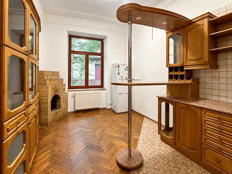 коммерческая по адресу Маланюка пл., 2