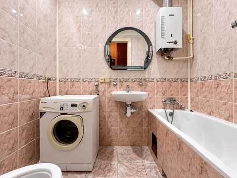 коммерческая по адресу Маланюка пл., 2