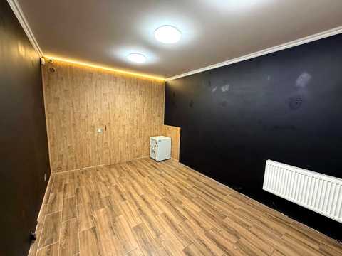комерційна за адресою Покровська вул., 15