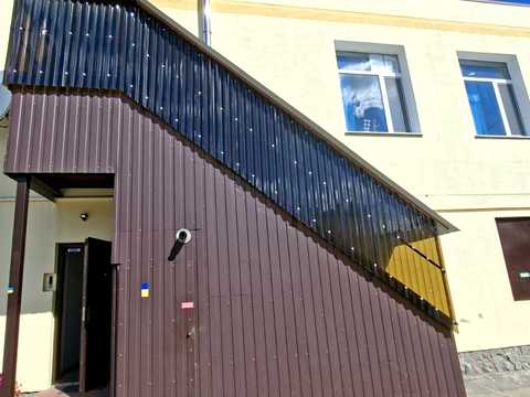 комерційна за адресою Золочівська вул., 8