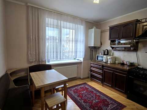 квартира за адресою Івано-Франківськ, Зеновія Красівського вул., 1