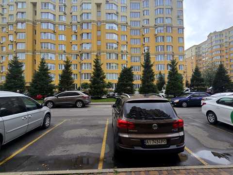 коммерческая по адресу Андрія Малишка ул. (Льва Толстого), 81