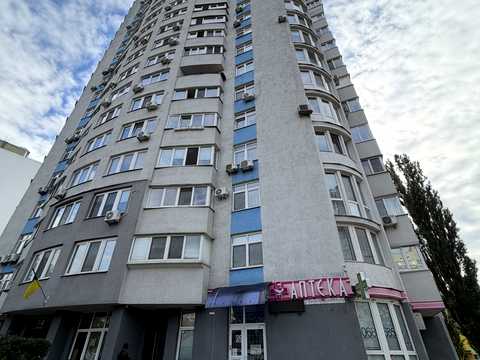 коммерческая по адресу Ревуцкого ул., 7-В