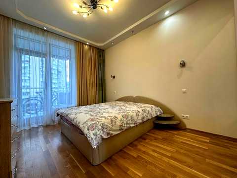 квартира за адресою Раїси Окіпної вул., 18