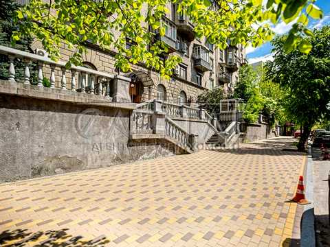 коммерческая по адресу Никольско-Ботаническая ул., 14