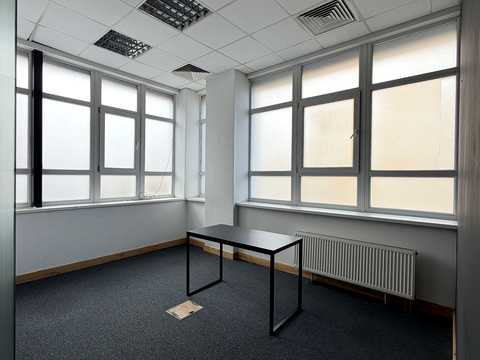 комерційна за адресою Євгена Коновальця вул. (Щорса), 36-Д
