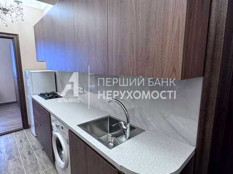 комерційна за адресою Одеса, Ромашкова вул., 102