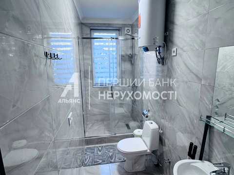 комерційна за адресою Одеса, Ромашкова вул., 102