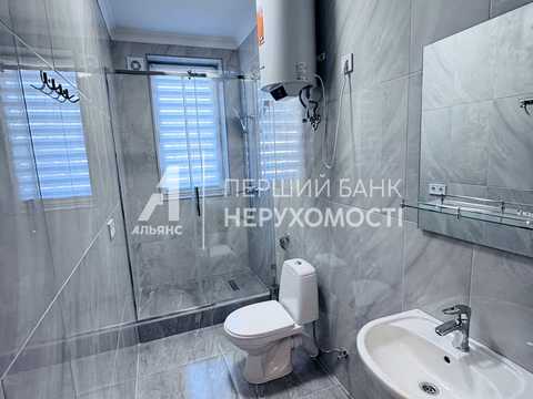 комерційна за адресою Одеса, Ромашкова вул., 102