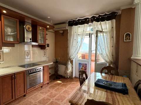 квартира за адресою Раїси Окіпної вул., 10-Б