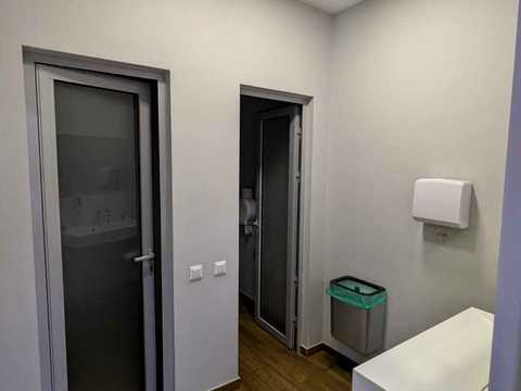 комерційна за адресою Лейпцизька вул., 3а
