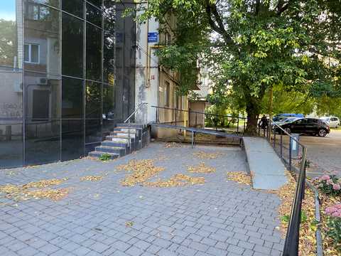 комерційна за адресою Чернівці, Сергія Скальда вул. (Комарова), 14