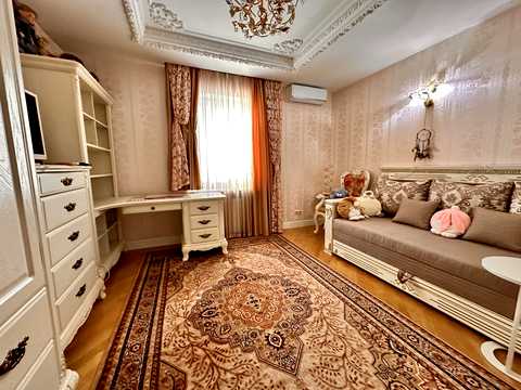 будинок за адресою Свято-Покровська вул. (Леніна)