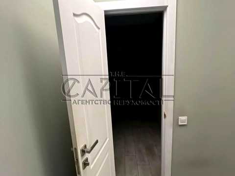 комерційна за адресою Золотоустівська вул., 25