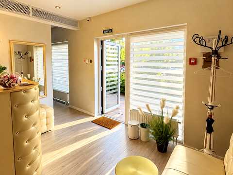 комерційна за адресою Богдана Ступки пров., 1