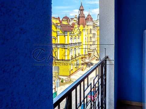 комерційна за адресою Дегтярна вул., 6