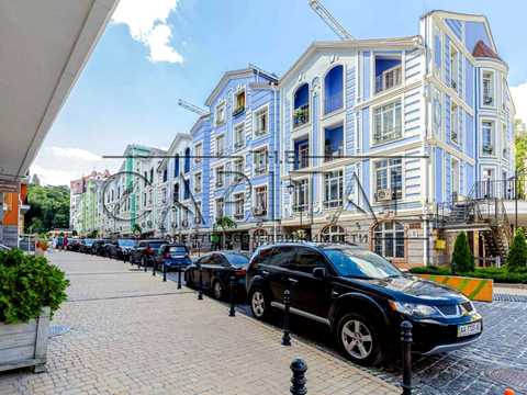 комерційна за адресою Дегтярна вул., 6