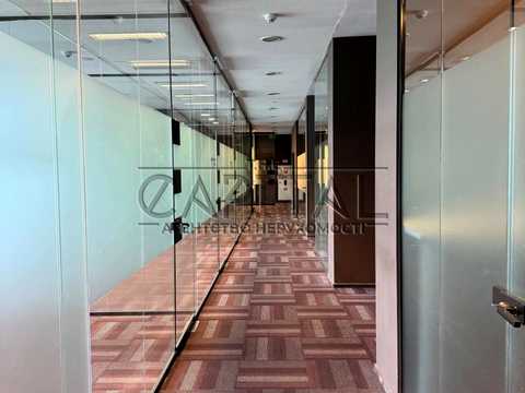 комерційна за адресою Солом'янська пл., 1