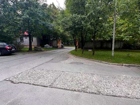 комерційна за адресою Тролейбусна вул., 7